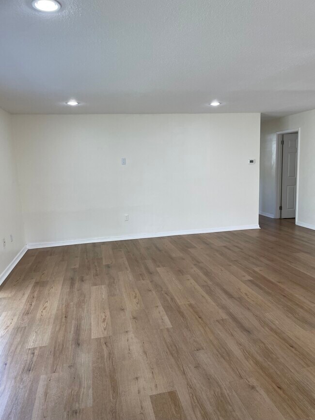 Building Photo - 5900 25 Way S