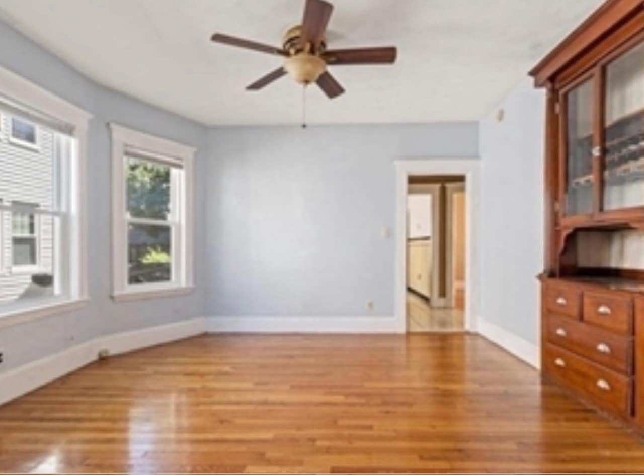 Building Photo - 38 George St