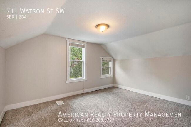 Building Photo - 711 Watson St SW