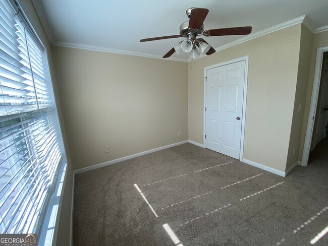 Building Photo - 212 Village Dr