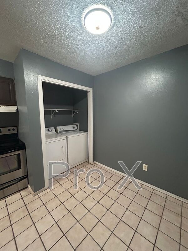 Building Photo - 1605 Juniper Cir