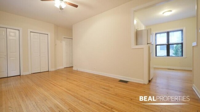 Building Photo - 1 bedroom in CHICAGO IL 60613