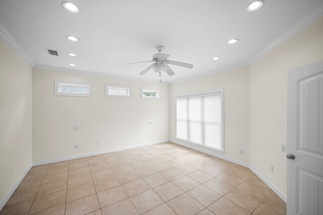 Building Photo - 11750 Village Green Dr