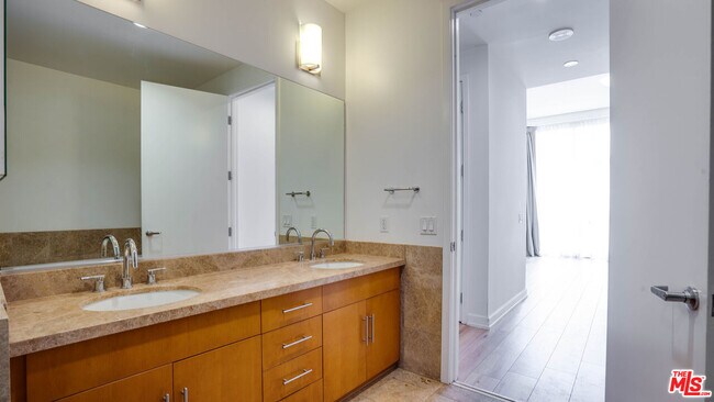 Building Photo - 3223 W 6th St