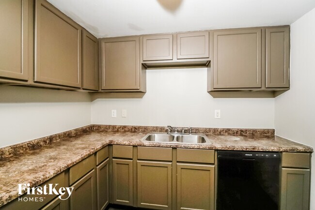 Building Photo - 3820 N Lawndale Ave