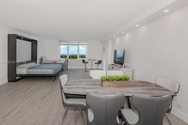 Building Photo - 2301 Collins Ave