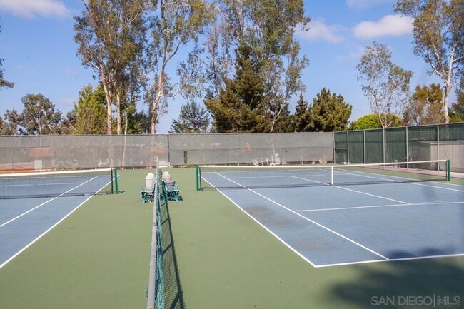 Building Photo - NEW! 3BD/2.5BA Townhome Available in Carls...