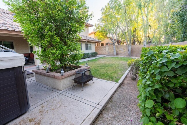 Building Photo - 2434 W Lompoc Ave