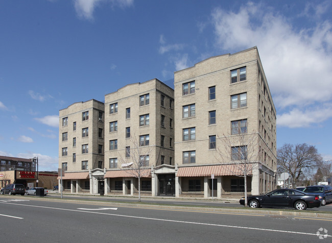 Van Der Heydan - 774 State St Springfield MA 01109 | Apartment Finder