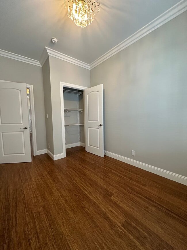Building Photo - Spacious Nob Hill 3 BD/ 2 Bath Flat with Shared Roof-deck! Gorgeous City and Bay Views!!