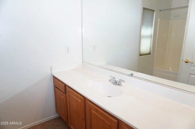 Building Photo - 3643 E Hyatt Ln