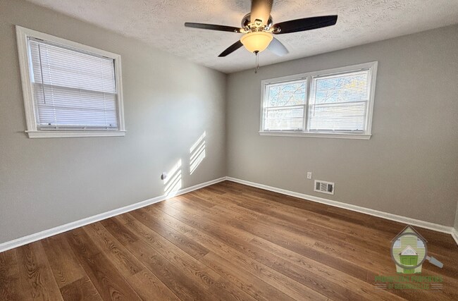 Building Photo - 17 Eula St