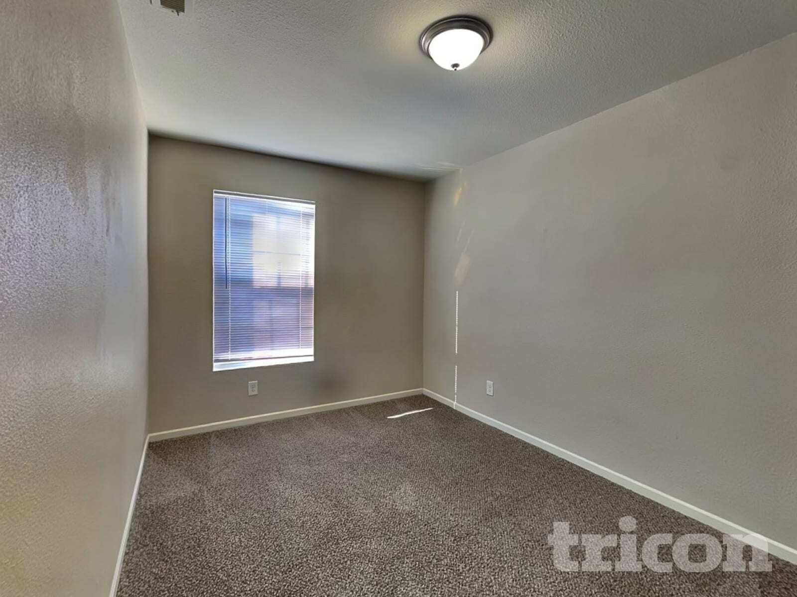 Building Photo - 1405 Bluestem Dr