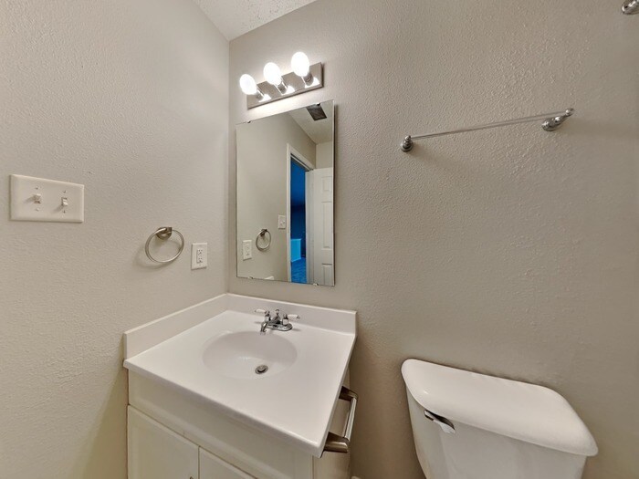 Building Photo - 9207 Wandflower Dr