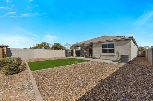 Building Photo - 17878 N Pietra Rd