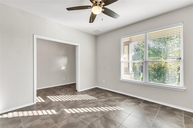 Building Photo - 709 Vaughn St