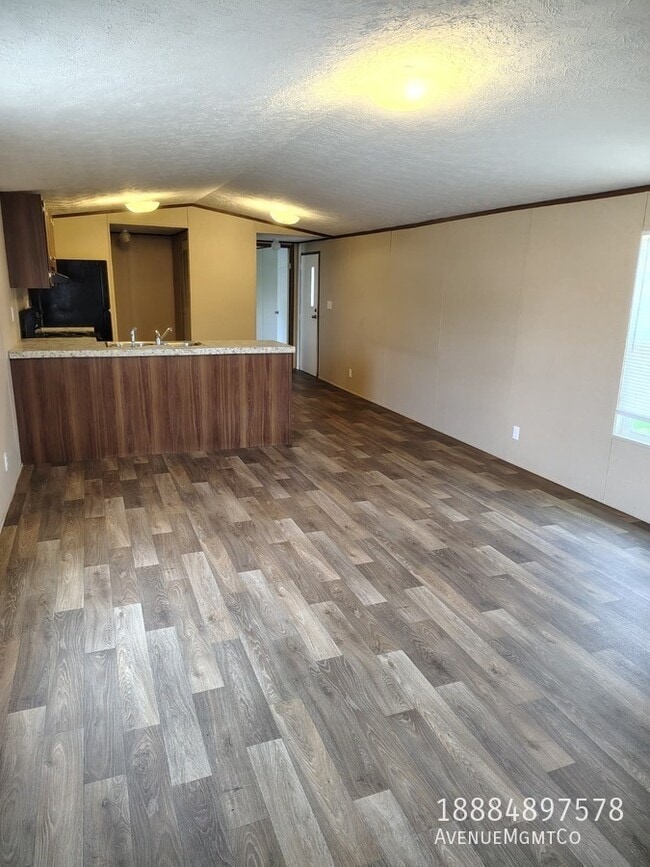 Building Photo - 323 Old Tavern Ln