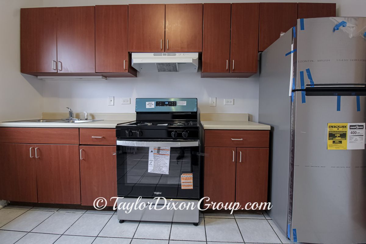 Building Photo - 4033 W Gladys Ave