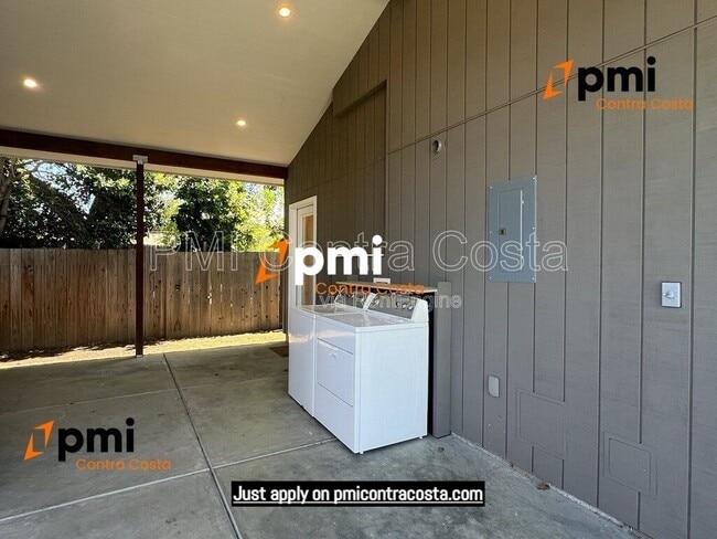 Building Photo - 1173 Las Juntas Way