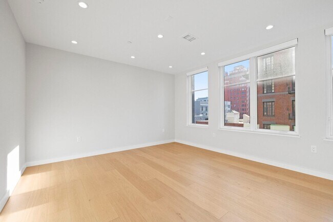 Building Photo - 693 Sutter St