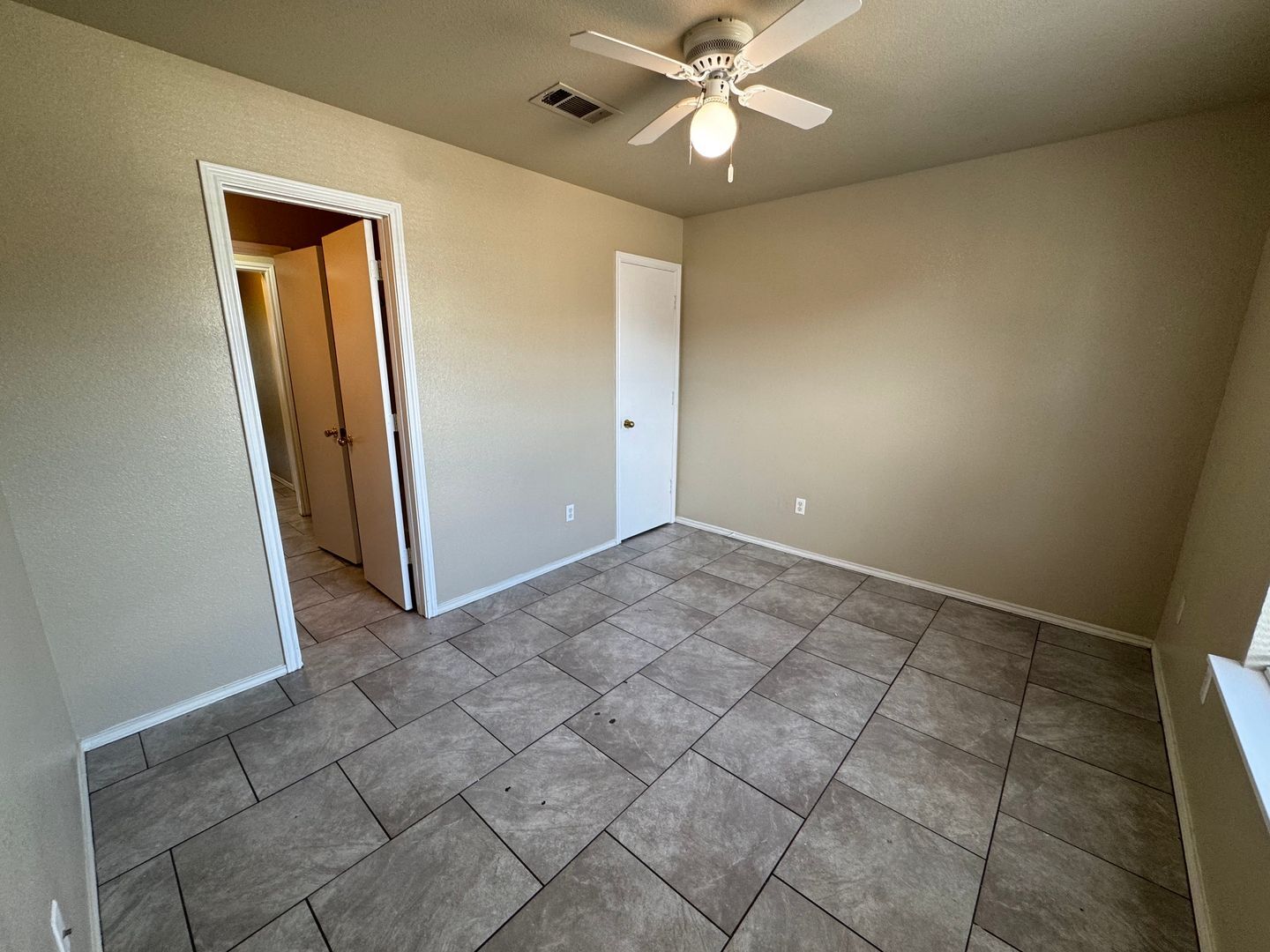Building Photo - 5702 Greengate Dr