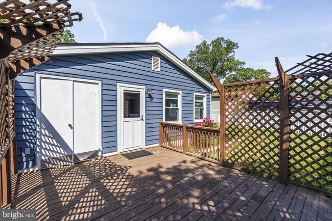 Building Photo - 8005 Woodholme Cir
