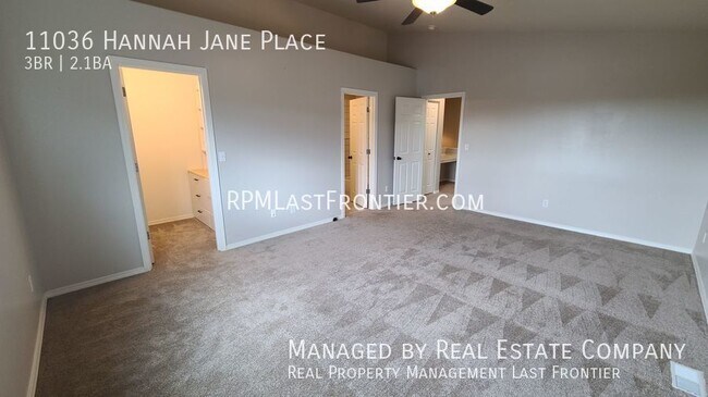 Building Photo - Modern and Stylish Eagle River Townhome