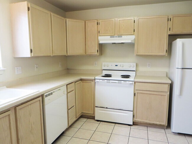 Building Photo - 2216 Katy Ln