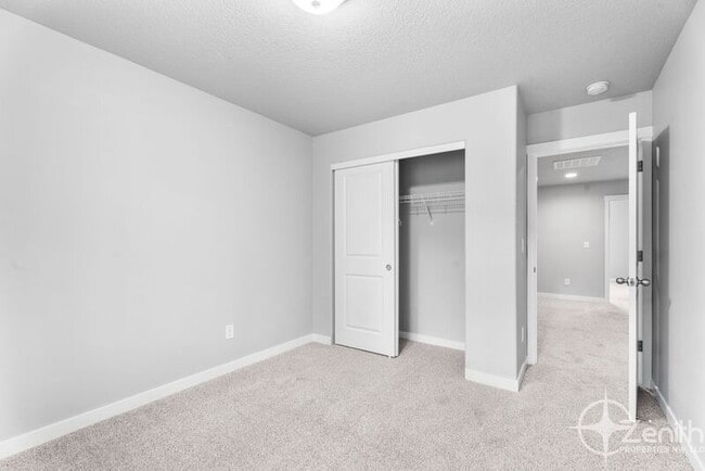Building Photo - 4712 NE 37th Ct