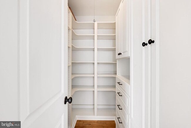 Building Photo - 922 S Washington St