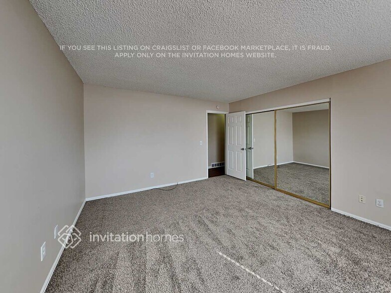 Building Photo - 1425 S Olathe Way