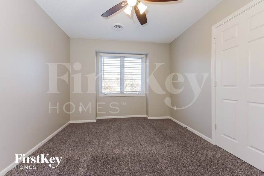 Building Photo - 6914 NW Pleasant View Ct