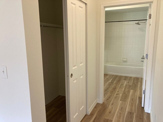 Building Photo - 2450 Windrow Dr