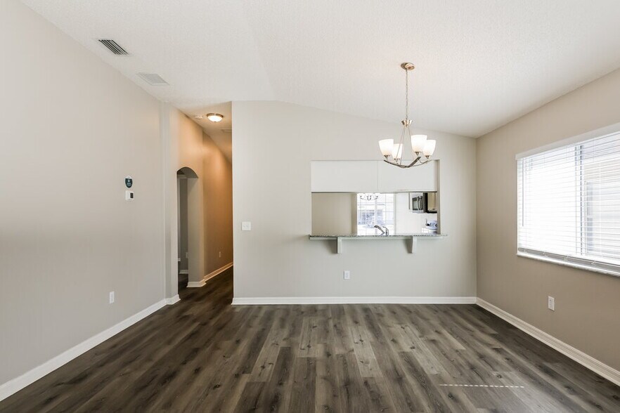 Building Photo - 11751 Lynmoor Dr