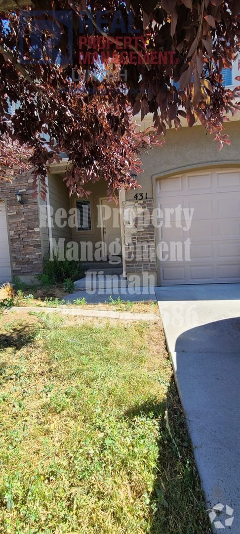 Building Photo - 3 Bedroom 2.5 Bathrooms Town Home