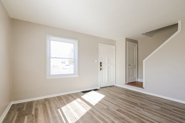 Building Photo - 1344-1346 CEDARVIEW W DR