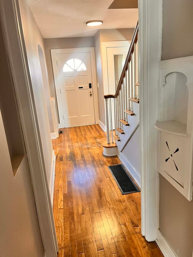 Building Photo - Maple Ave