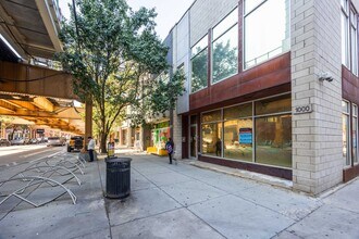 Building Photo - 1008 W Lake St