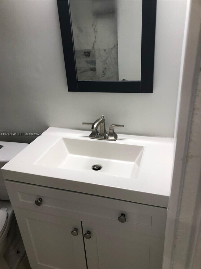 Building Photo - 944 Meridian Ave