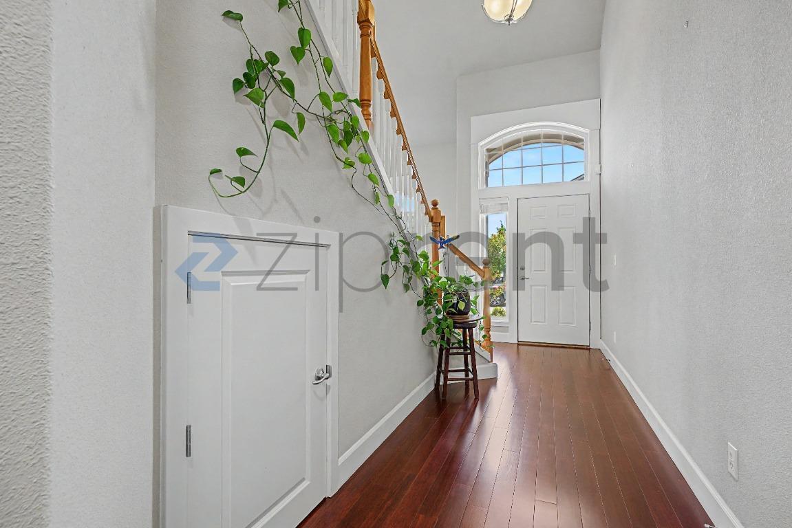 Building Photo - Unit