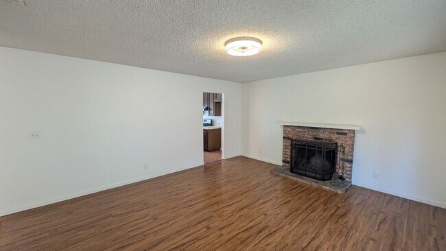 Building Photo - Move In Special!!!   Refreshed Single Level Home