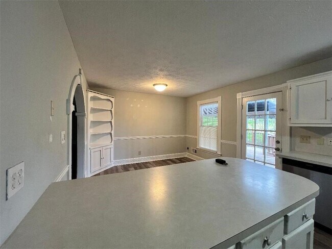 Building Photo - 1626 Isham Dr