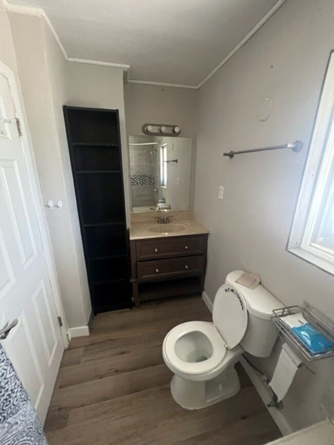 Building Photo - Adorable 3 bed/1.5 bath house with yard