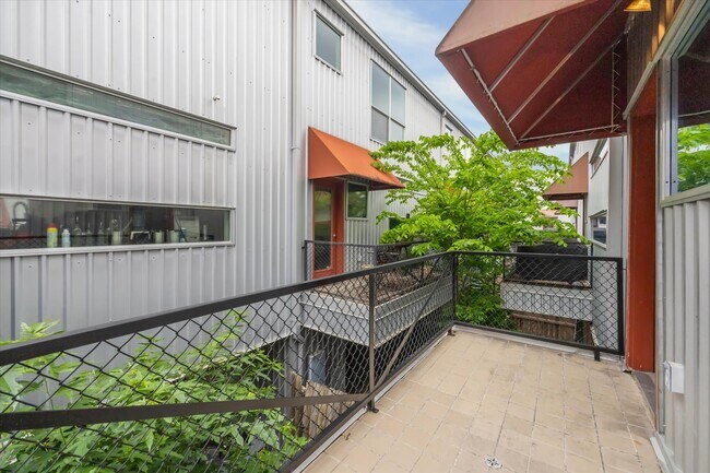 Building Photo - 6947 Ardmore St