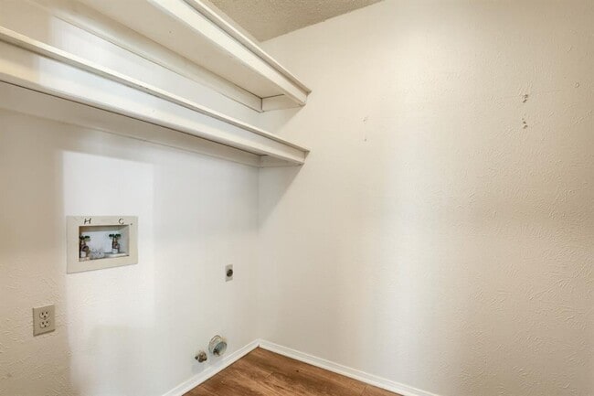Building Photo - 2504 Howellwood Wy