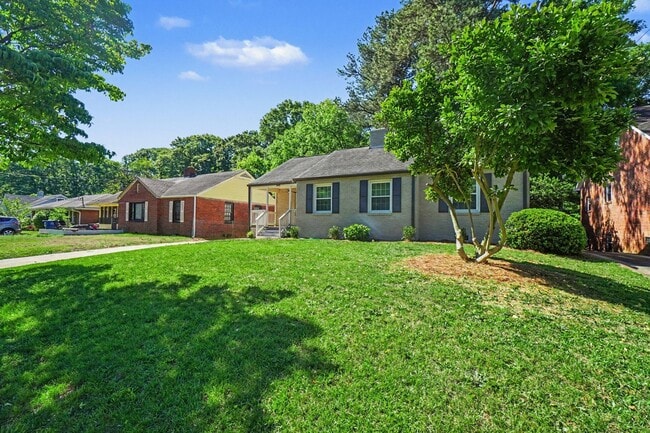 Building Photo - 490 Lynnhaven Dr SW