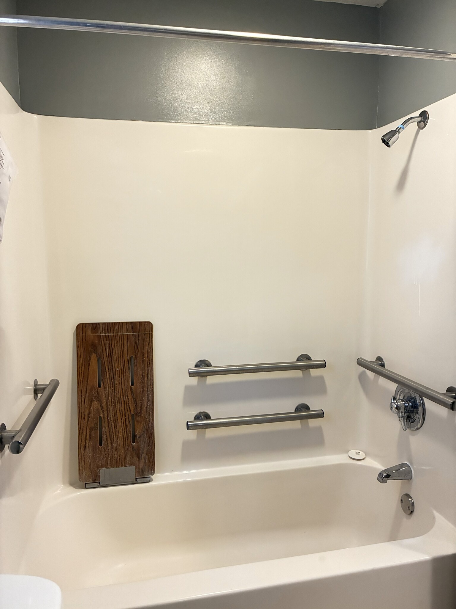 Bathroom 2 Tub View - 1750 Liberty Ave