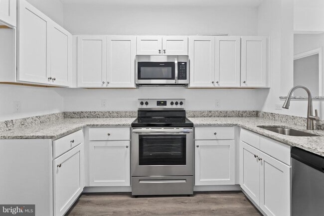 Building Photo - 11112 Cornerstone Dr