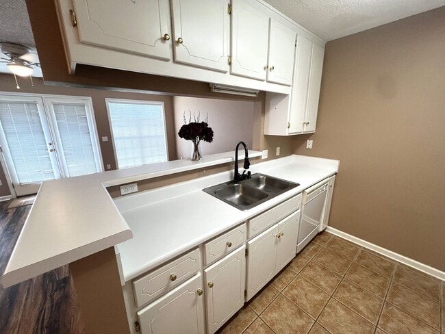 Building Photo - 161 S Spring View Dr