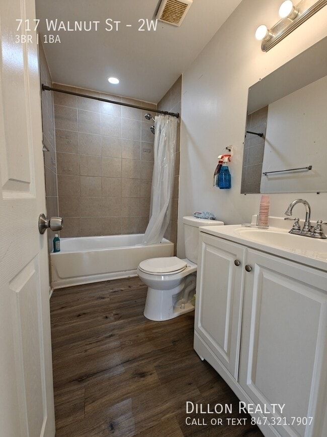 Building Photo - 717 Walnut St